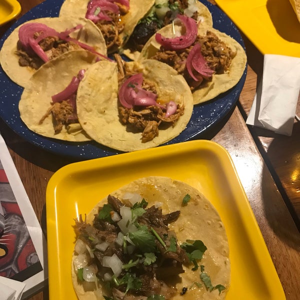 Das Foto wurde bei Tacos Chapultepec von Mary Á. am 4/18/2019 aufgenommen