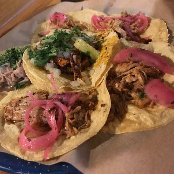 รูปภาพถ่ายที่ Tacos Chapultepec โดย Mary Á. เมื่อ 10/5/2019