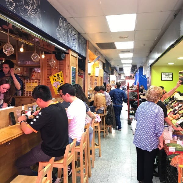 6/2/2018 tarihinde Mary Á.ziyaretçi tarafından Mercado de Antón Martín'de çekilen fotoğraf