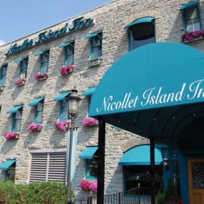 For river watching at it's most elegant. Renowned for both its accommodations and its menu, the Nicollet Island Inn also has a scenic patio and free parking.