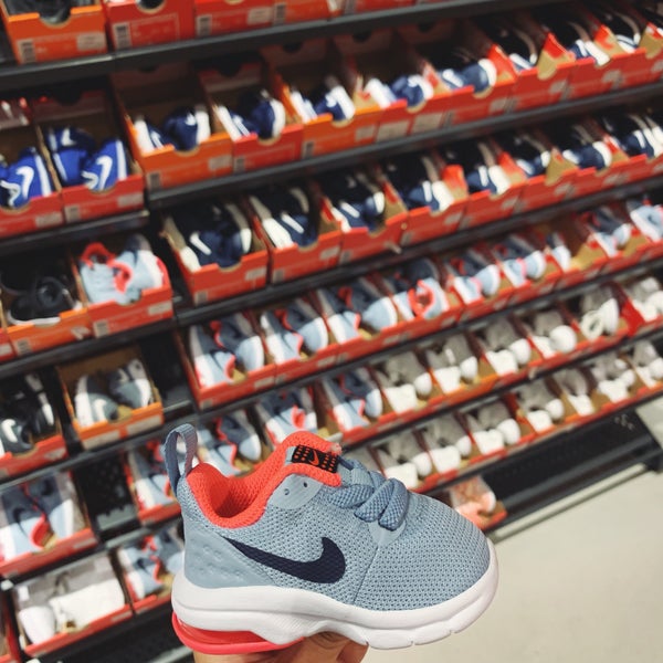 mega outlet nike shoes