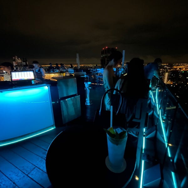 10/7/2023 tarihinde 𝐷𝑂𝑀 ♋︎♥︎ziyaretçi tarafından Octave Rooftop Lounge &amp; Bar'de çekilen fotoğraf