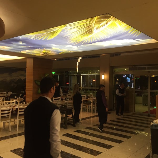 Das Foto wurde bei Sedir Restaurant von Hakan Yalnız am 1/2/2020 aufgenommen