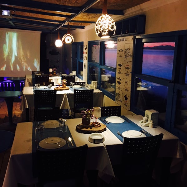Foto diambil di Delicia Restaurant &amp; Beach oleh Burak elevis pada 1/23/2018