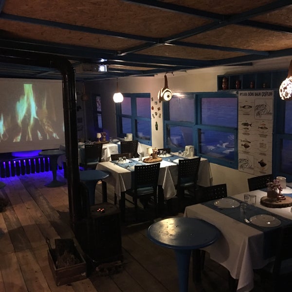 Foto tirada no(a) Delicia Restaurant &amp; Beach por Burak elevis em 1/23/2018