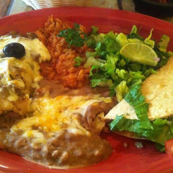 Foto tomada en El Rincon Restaurant Mexicano  por Ashley B. el 6/10/2013