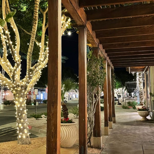 Foto diambil di Scottsdale Quarter oleh Saud pada 11/30/2021