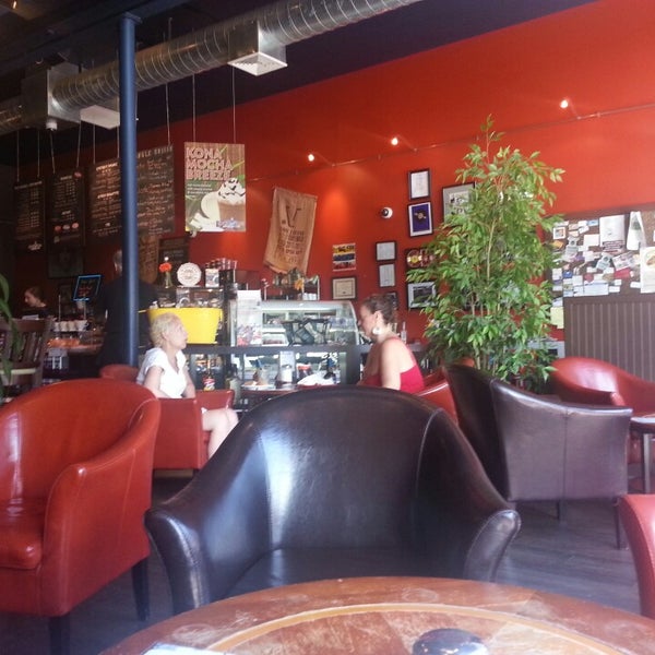 Photo taken at Rockn’ Joe Coffeehouse &amp; Bistro by Musolé K. on 7/7/2013