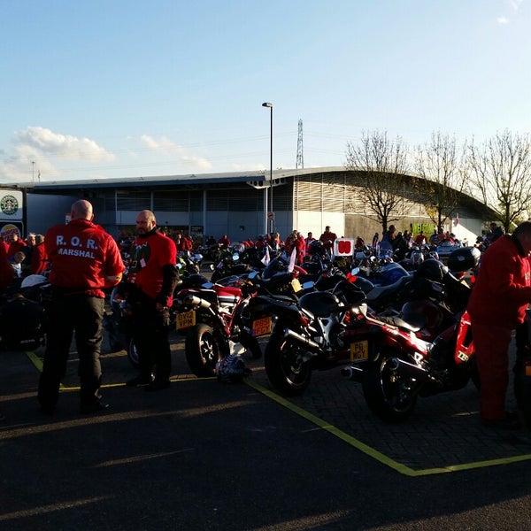 Photo taken at South Mimms Services (Welcome Break) by Alan N. on 11/9/2014