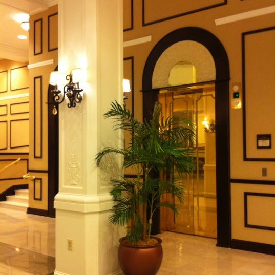 Photo taken at Hilton Garden Inn by Barbara G. on 11/23/2012