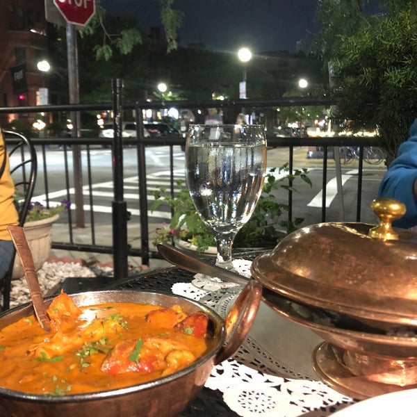 Foto diambil di Kashmir Indian Restaurant oleh Sultan pada 8/18/2019