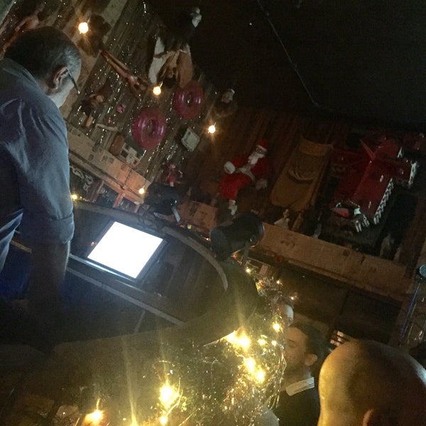 12/24/2015 tarihinde Beatriz S.ziyaretçi tarafından El 13 Café Bar'de çekilen fotoğraf