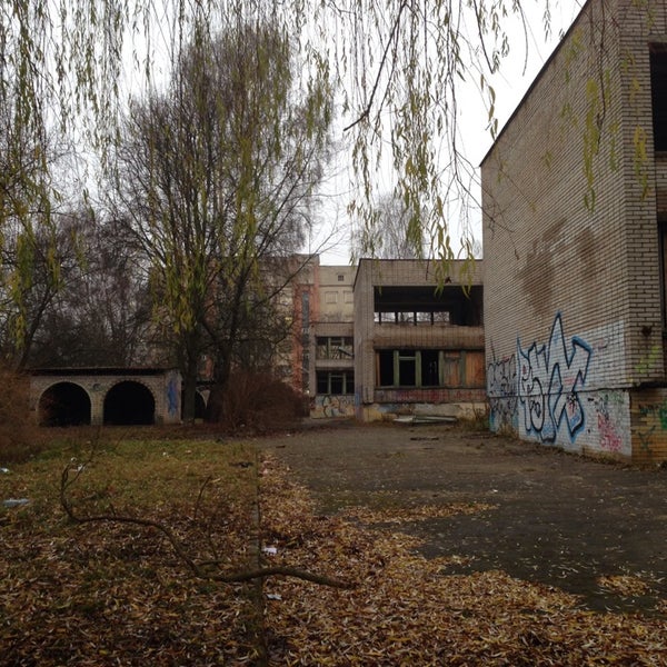 Заброшенные детские сады. Чернобыль заброшенный детский сад. Заброшенный детский садик. Детский сад на парковой улице заброшка. Заброшка детский сад.