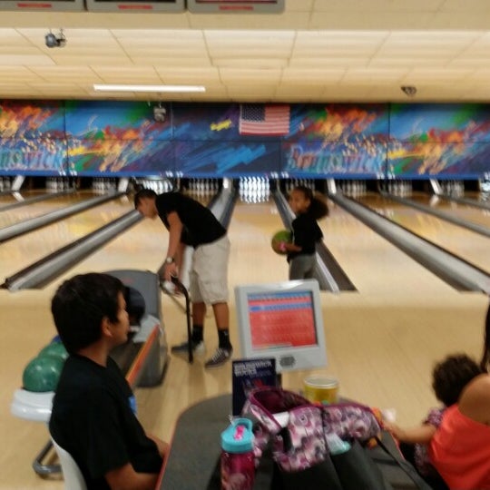 Foto diambil di AMF Margate Lanes oleh Robert R. pada 12/25/2014