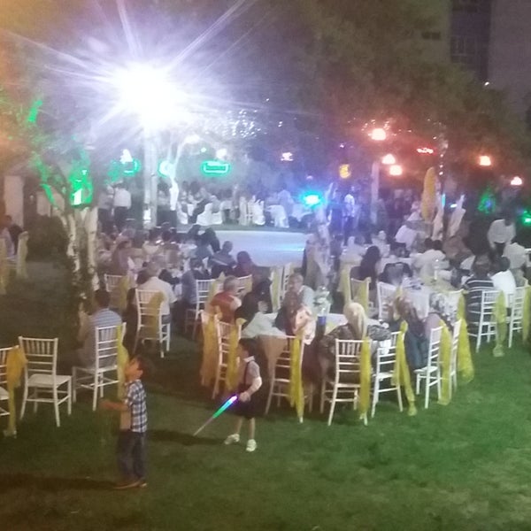 Toy Han Bizim Bahce Bayrakli Dugun Salonlari Izmir