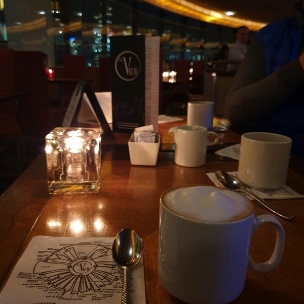 Foto diambil di The View Restaurant &amp; Lounge oleh Mutaz pada 1/7/2020
