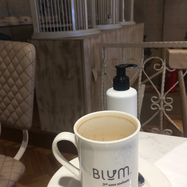 รูปภาพถ่ายที่ Blum Coffee House โดย Akın D. เมื่อ 7/9/2020