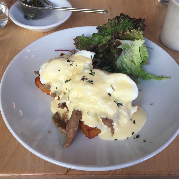 Was looking forward to the omelettes but got the Duck Confit Egg’s Benedict instead. Duck was perfect, however, the eggs can be a bit more runny... Still very delectable. Recommended!