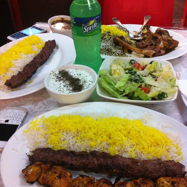Снимок сделан в Shiraz Persian Restaurant + Bar رستوران ایرانی شیراز пользователем Dr. Amal S. 9/7/2013