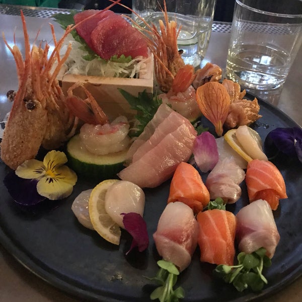 Foto tomada en Bamboo Sushi  por Victoria el 1/4/2019