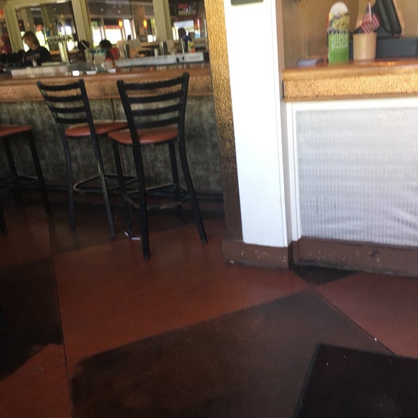 Photo taken at Chili&#39;s Grill &amp; Bar by Mesa D. on 5/14/2016