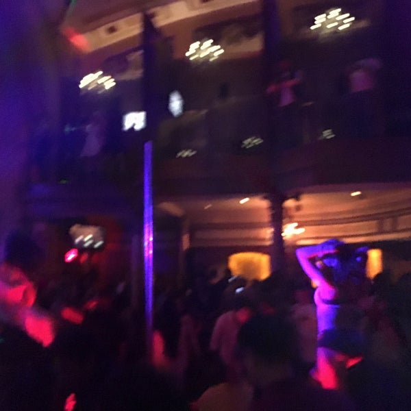 Das Foto wurde bei Opera Nightclub von Mesa D. am 4/10/2016 aufgenommen