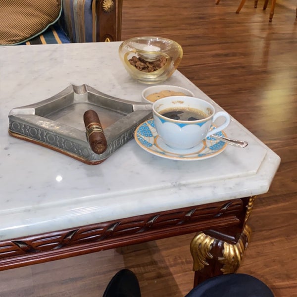 Photo taken at Turquoise Cigar Lounge - Ritz Carlton by Fahad on 4/24/2023