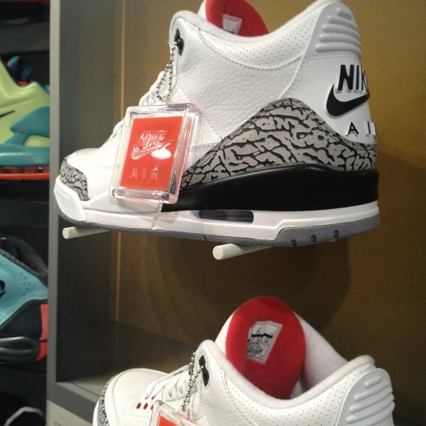 Photos at Foot Locker - Nové Město - 6 tips