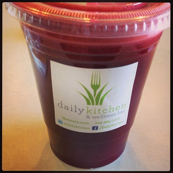 Photo taken at Daily Kitchen &amp; Wellness Bar by Paola S. on 5/4/2013