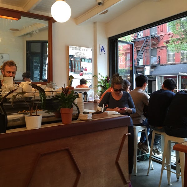 6/9/2015 tarihinde Jerry D.ziyaretçi tarafından El Rey Coffee Bar &amp; Luncheonette'de çekilen fotoğraf