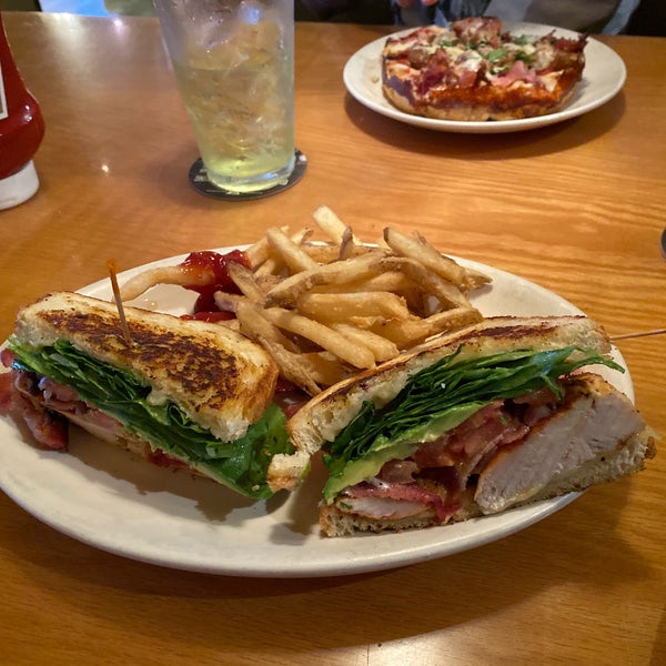 Photo taken at BJ&#39;s Restaurant &amp; Brewhouse by Stephane L. on 9/29/2019