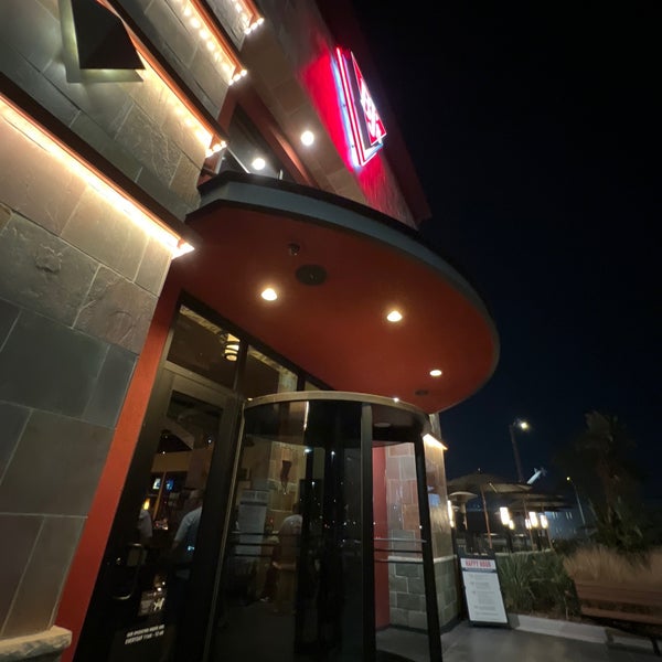 Foto scattata a BJ&#39;s Restaurant &amp; Brewhouse da Stephane L. il 9/28/2022