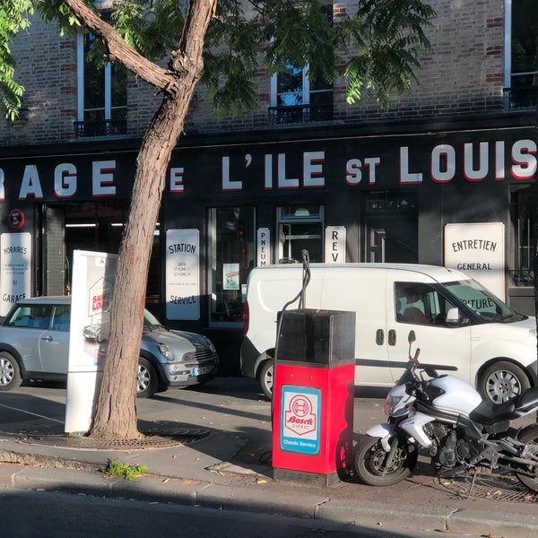 Foto diambil di Garage de l&#39;Île Saint-Louis oleh Renaud F. pada 9/11/2018