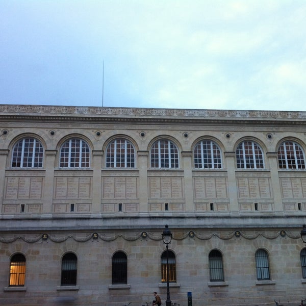 1/15/2015 tarihinde Renaud F.ziyaretçi tarafından Bibliothèque Sainte-Geneviève'de çekilen fotoğraf