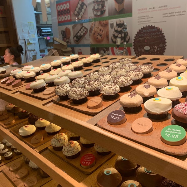 Photo taken at Sprinkles Beverly Hills Cupcakes by M7mmed A. on 12/23/2018