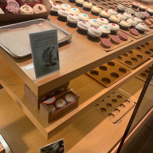 Photo taken at Sprinkles Beverly Hills Cupcakes by M7mmed A. on 12/12/2018