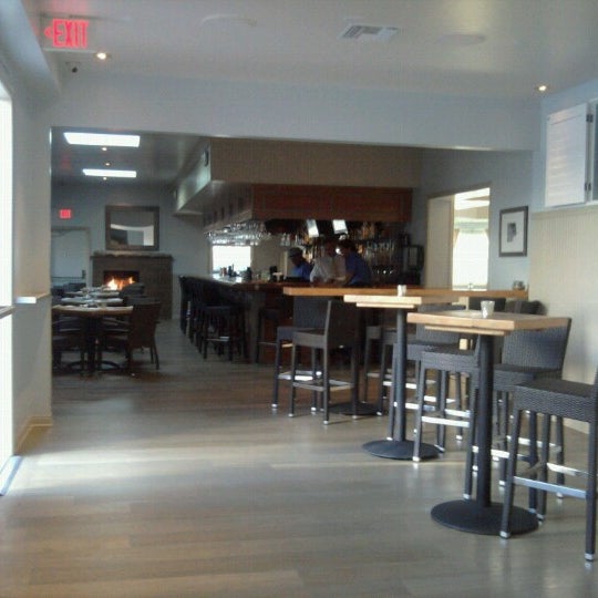 Foto diambil di Tower 42 Restaurant oleh Kelly W. pada 11/3/2012