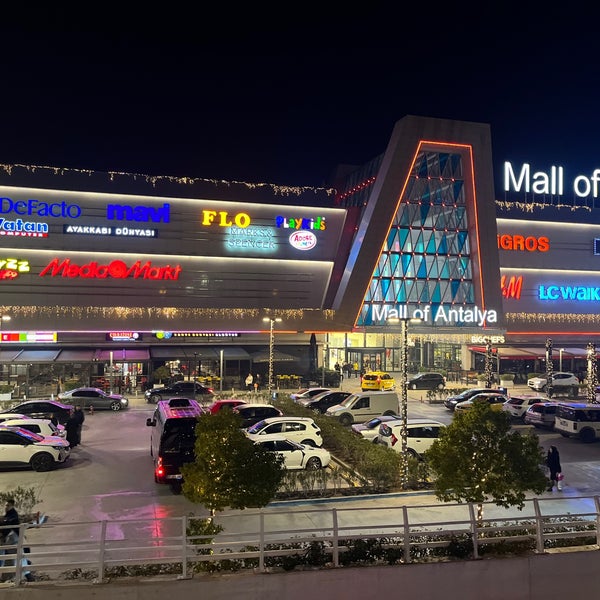 รูปภาพถ่ายที่ Mall of Antalya โดย mslm เมื่อ 2/22/2023