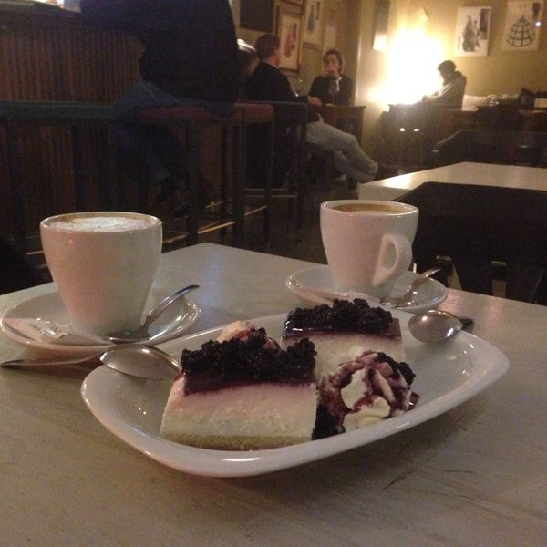 11/16/2013にAlexey T.がLlibreria Cafè Contextで撮った写真