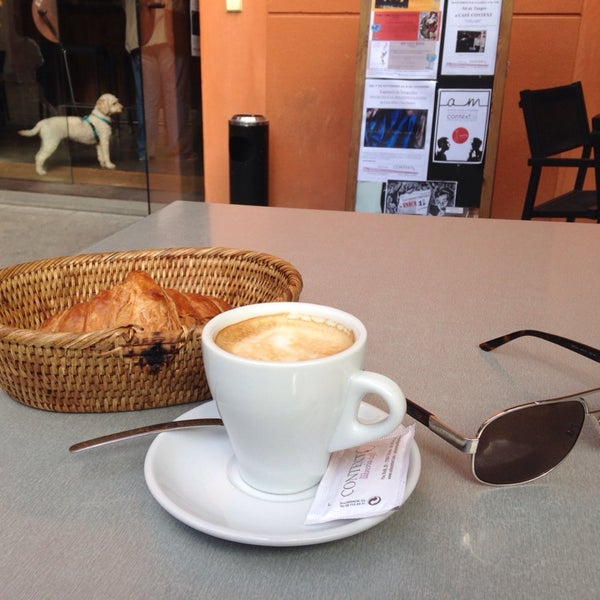 11/9/2013にAlexey T.がLlibreria Cafè Contextで撮った写真