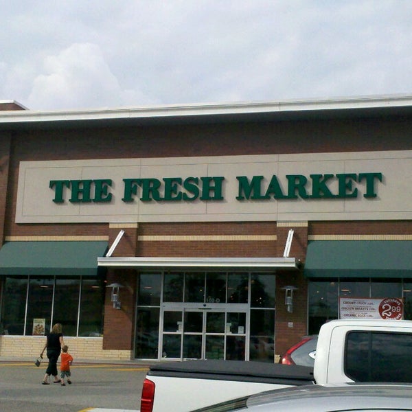รูปภาพถ่ายที่ The Fresh Market โดย Michael K. เมื่อ 7/9/2013