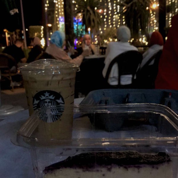รูปภาพถ่ายที่ Starbucks โดย د. عبدالله ا. เมื่อ 3/17/2021