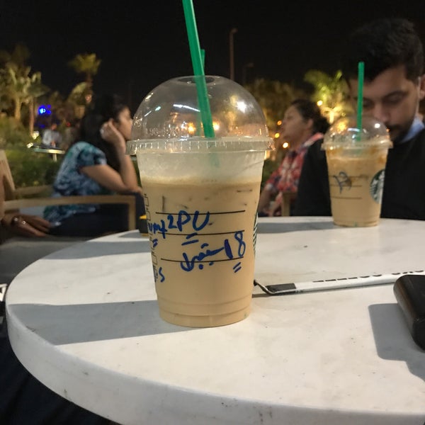 รูปภาพถ่ายที่ Starbucks โดย د. عبدالله ا. เมื่อ 10/5/2020