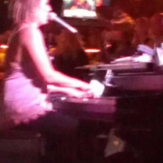 6/29/2014にSharon F.がErnie Biggs Chicago Style Dueling Piano Barで撮った写真