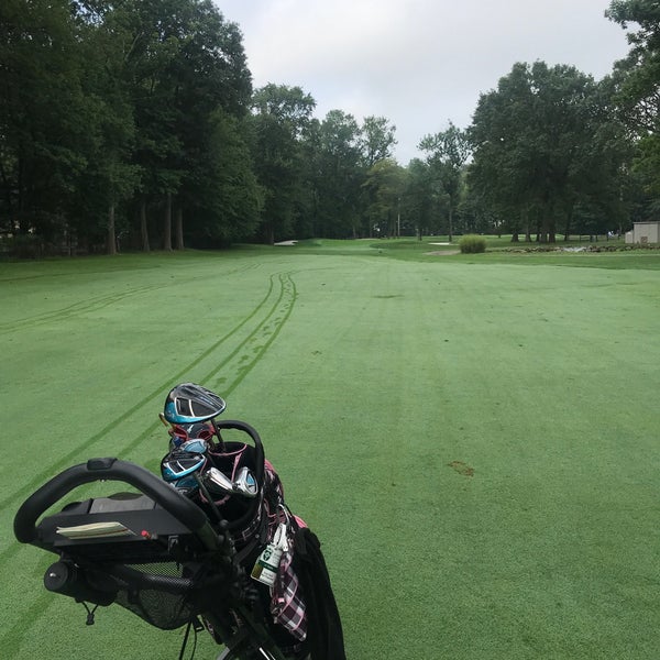 รูปภาพถ่ายที่ Ramsey Golf and Country Club โดย Liz K. เมื่อ 8/15/2019