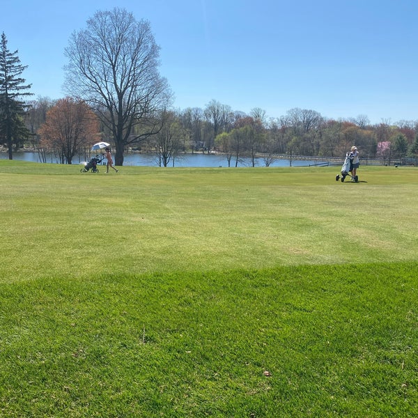 รูปภาพถ่ายที่ Ramsey Golf and Country Club โดย Liz K. เมื่อ 4/13/2023