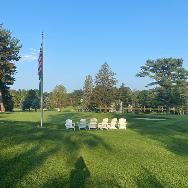 รูปภาพถ่ายที่ Ramsey Golf and Country Club โดย Liz K. เมื่อ 7/23/2021
