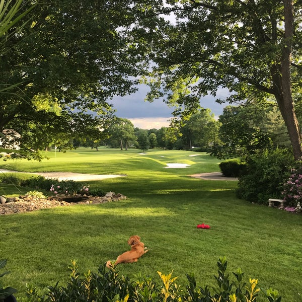 รูปภาพถ่ายที่ Ramsey Golf and Country Club โดย Liz K. เมื่อ 6/11/2018