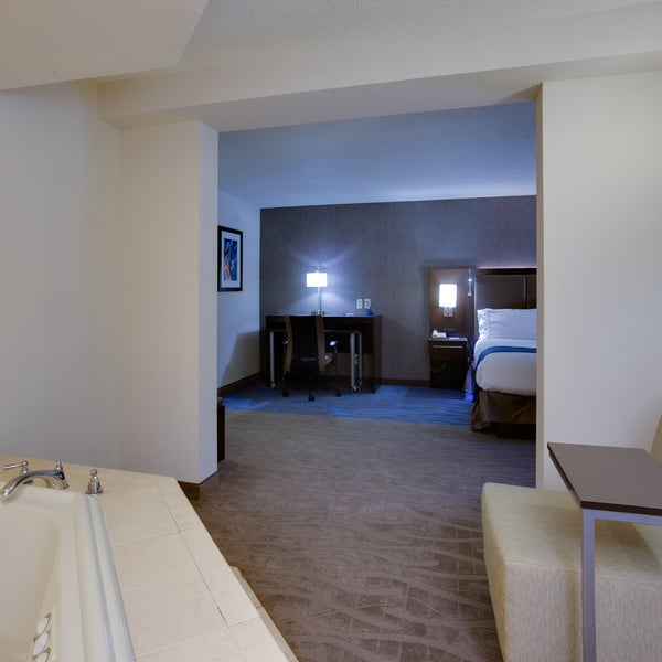 Foto tirada no(a) Holiday Inn Express &amp; Suites por Holiday Inn Express &amp; Suites M. em 9/30/2014