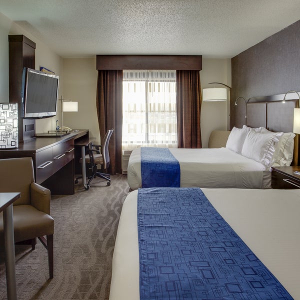 รูปภาพถ่ายที่ Holiday Inn Express &amp; Suites โดย Holiday Inn Express &amp; Suites M. เมื่อ 9/30/2014